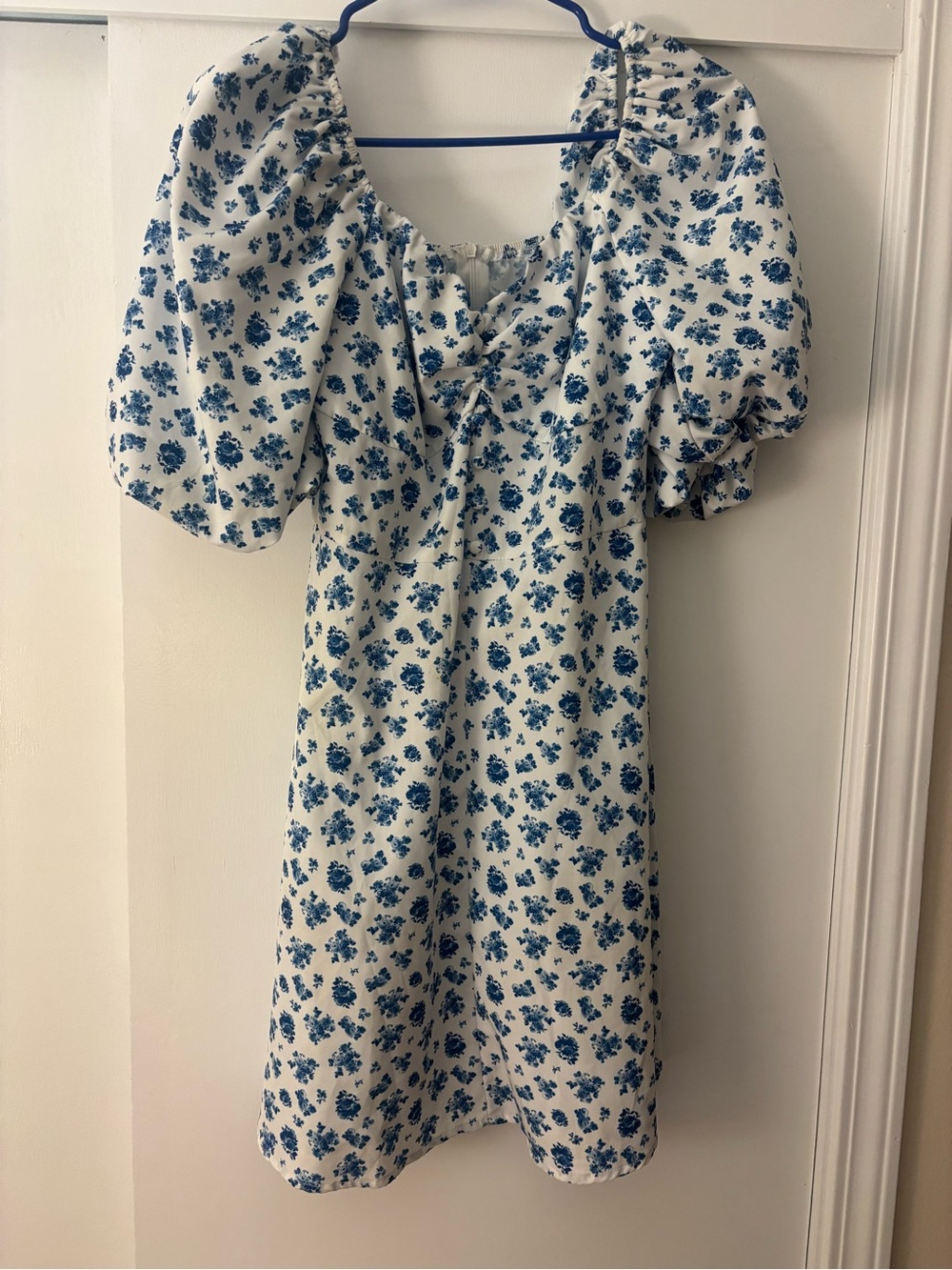 White and Blue Floral Puff-Sleeve Casual Dress